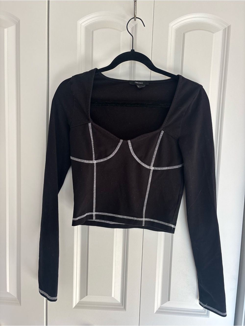 Forever 21 Black Long-Sleeve Corset Seam crop going out Top